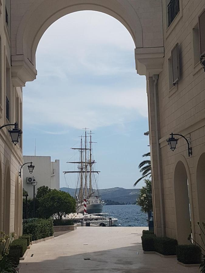 Hotel Wisteria Tivat Exterior foto